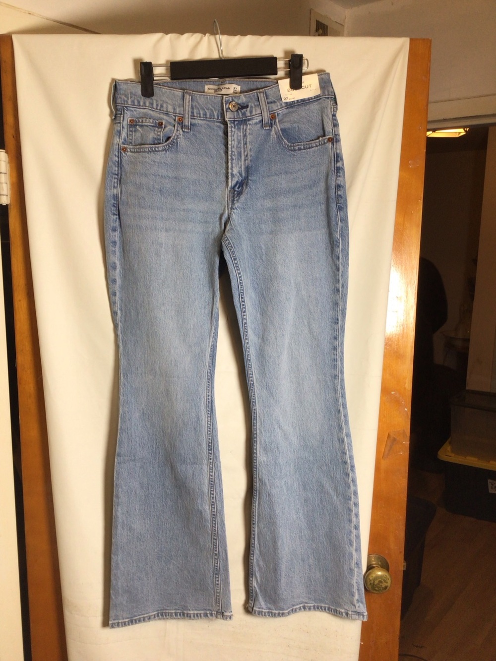 Abercrombie & Fitch Midrise Boot cut light wash SZ 27 Short NWT